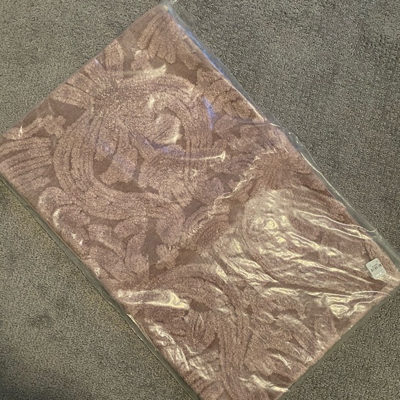 NWT Pottery Barn Pillowcase - Picture 1 of 3